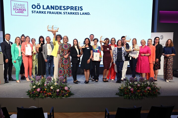 Foto mit allen Gewinnerinnen und Gewinner