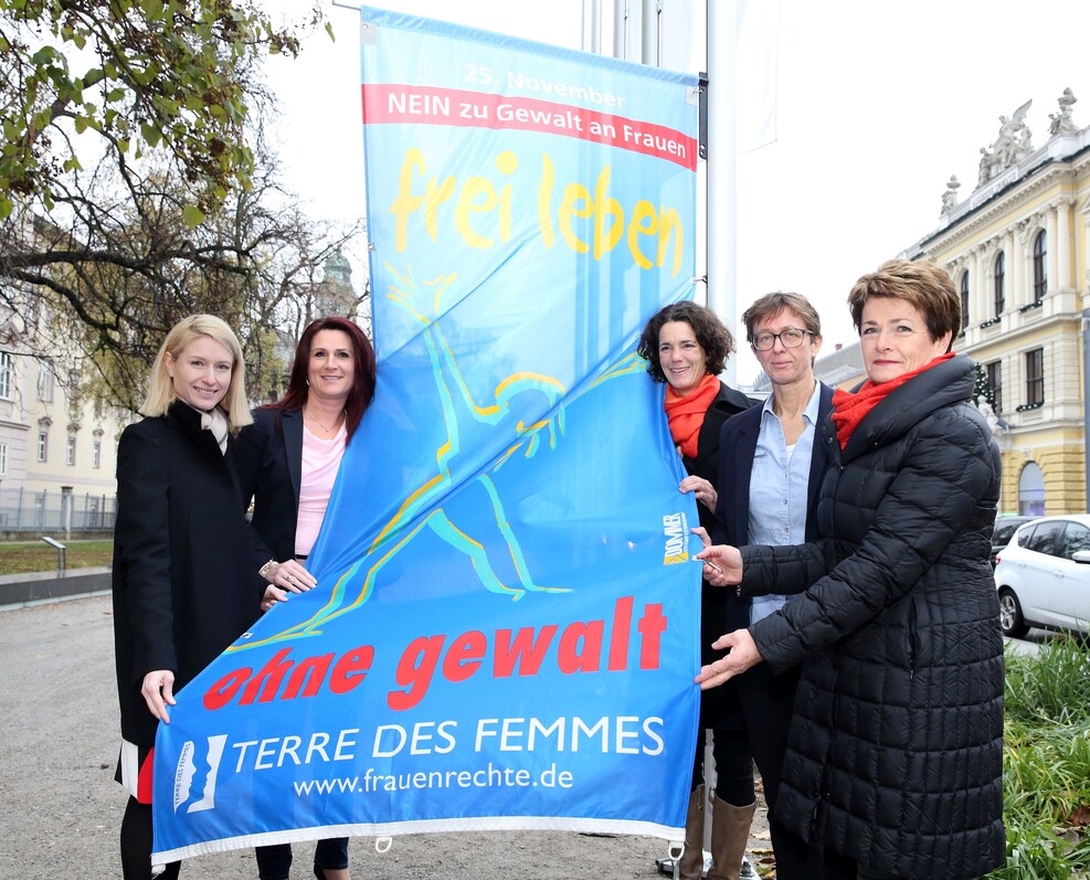 Christine Haberlander mit den oberösterreichischen Frauensprecherinnen im Landtag