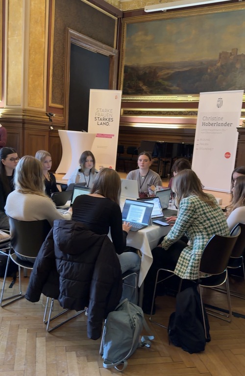 schreibende Schülerinnen