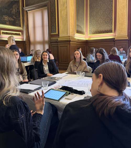 schreibende Schülerinnen