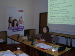 Christine Bauer-Jelinek, Vortragende beim Modul 1, zum Thema Mechanismen der Macht