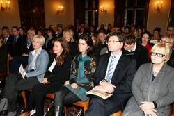 v.l.n.r.: LAbg. Eva-Maria Gattringer, NRin Notburga Astleitner, LAbg. Mag.a Maria Buchmayr, Klubobmann Gottfried Hirz, Landtagspräsidentin Gerda Weichsler-Hauer