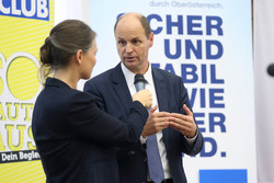 Präsentation der Siegerreden anlässlich des Redewettbewerbs 100 Jahre Frauenwahlrecht - Setze ein Statement! im Linzer Landhaus