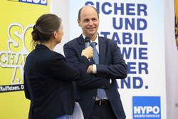 Präsentation der Siegerreden anlässlich des Redewettbewerbs 100 Jahre Frauenwahlrecht - Setze ein Statement! im Linzer Landhaus